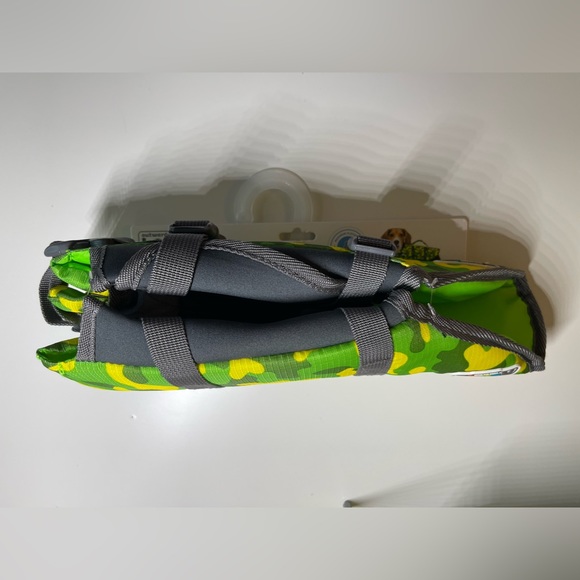NEW Outward Hound Dog Life Jacket Small 16-20in Girth Granby Splash Camo - Picture 3 of 4